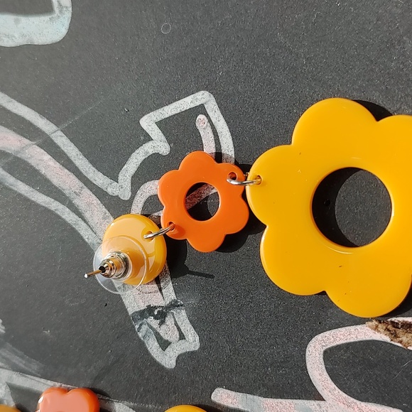 NWT orange and yellow flower drop earrings - Picture 3 of 5